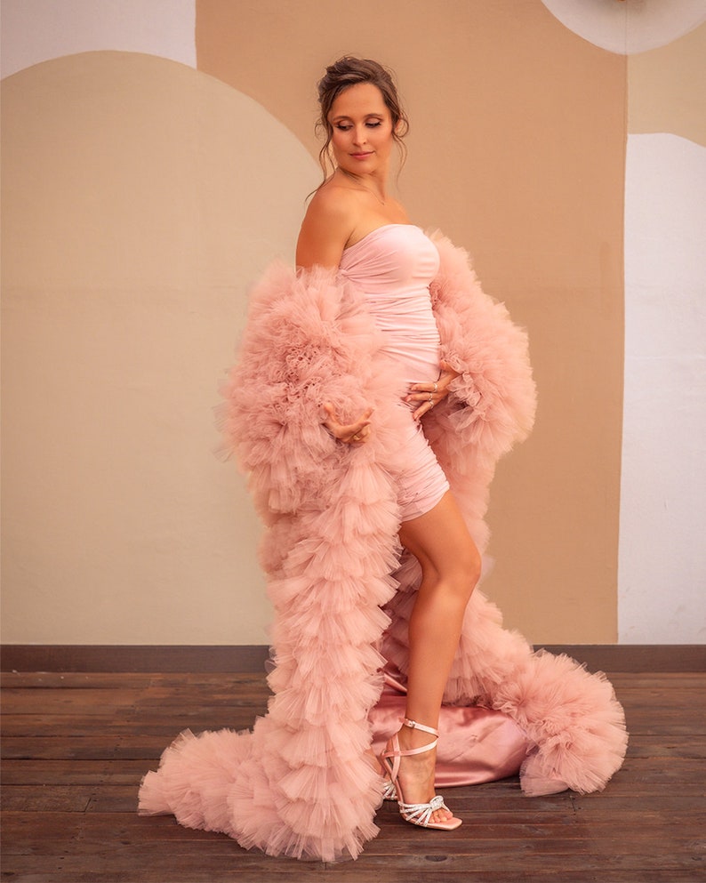 Sexy Modischer Hellrosa Rüsche – Women Fashion Photoshoot Bewertung und Preis